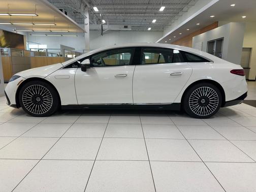 Diamond White 2022 Mercedes-Benz EQS 580 Base 4MATIC