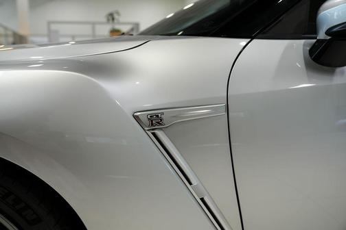 Super Silver 2016 Nissan GT-R Premium