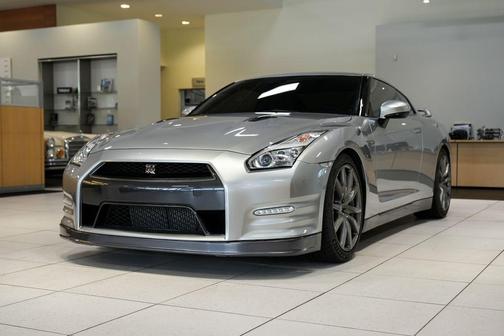 Super Silver 2016 Nissan GT-R Premium