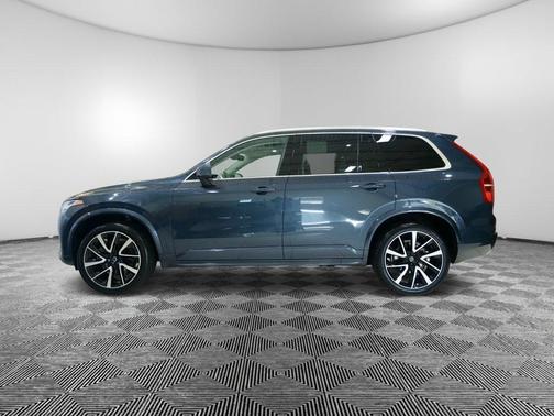 2022 Volvo XC90 T6 Momentum 6 Passenger