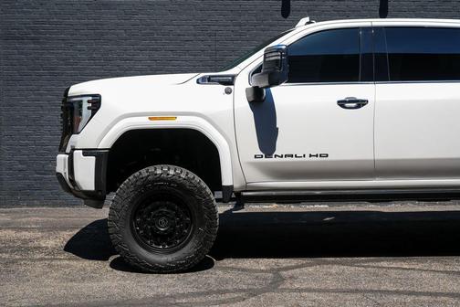 White Frost Tri-Coat 2025 GMC Sierra 2500 Denali Ultimate