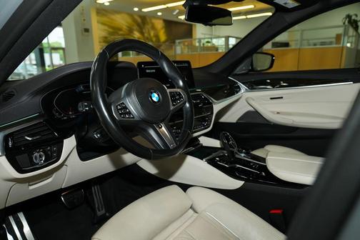 Bernina Gray Amber Effect Metallic 2022 BMW M550 i xDrive