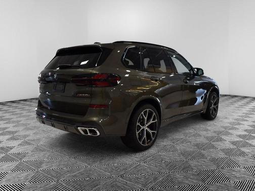 2025 BMW X5 M60i