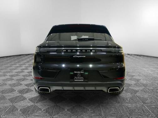 2025 Porsche Cayenne Base