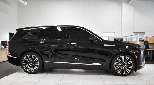 Stellar Black Metallic 2026 Cadillac VISTIQ Premium Luxury