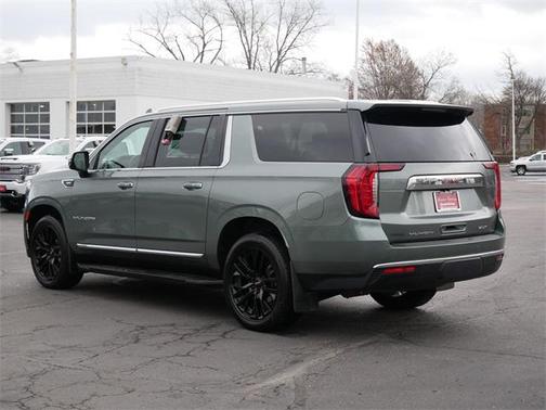 2023 GMC Yukon XL SLT