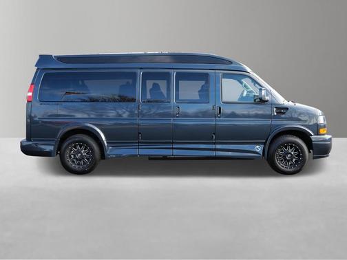 2025 GMC Savana 3500 LT