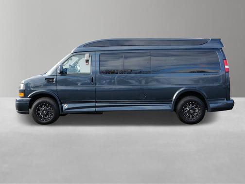 2025 GMC Savana 3500 LT
