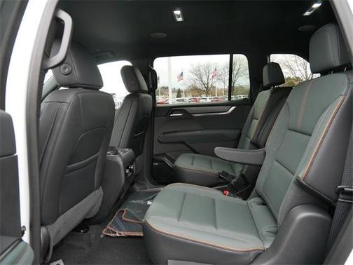 2025 GMC Acadia AT4