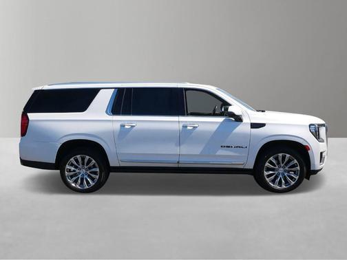 White Frost Tri-Coat 2023 GMC Yukon XL Denali