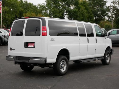 2024 Chevrolet Express 3500 LT