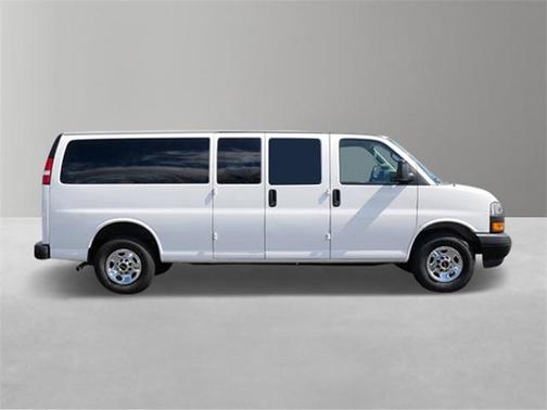 2023 GMC Savana 3500 LS