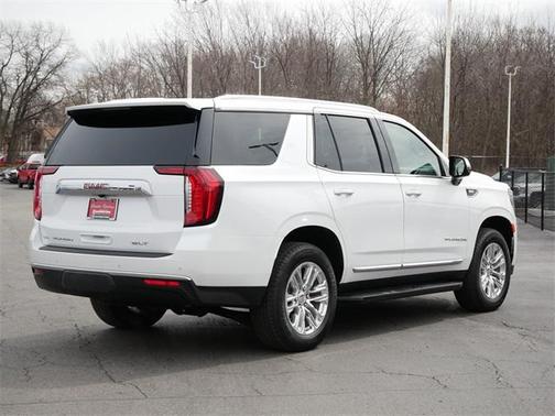 2023 GMC Yukon SLT