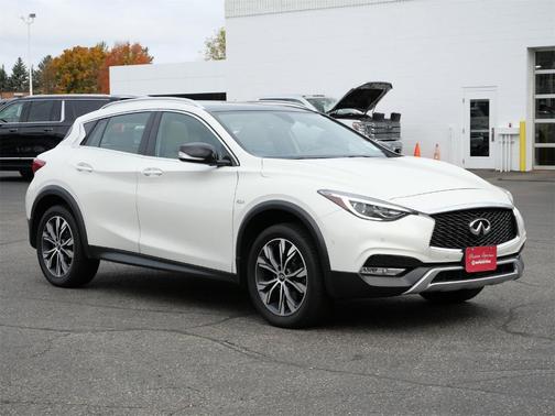 2017 INFINITI QX30 Premium