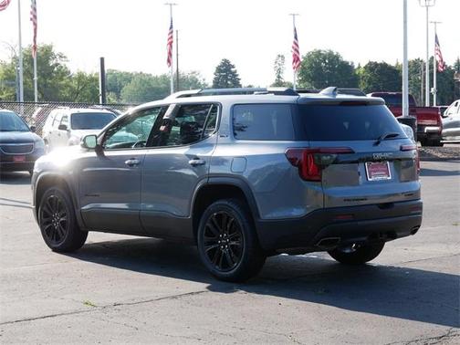 2022 GMC Acadia SLT