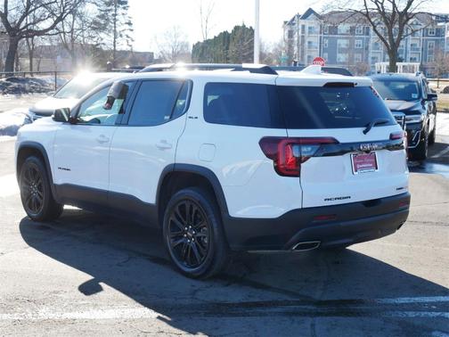 2022 GMC Acadia SLE
