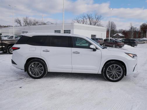 2024 Lexus TX 550h+ Luxury