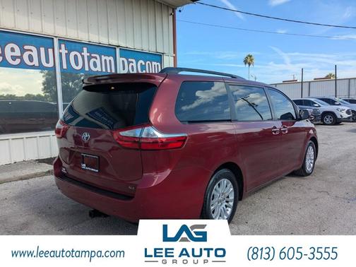 2017 Toyota Sienna XLE