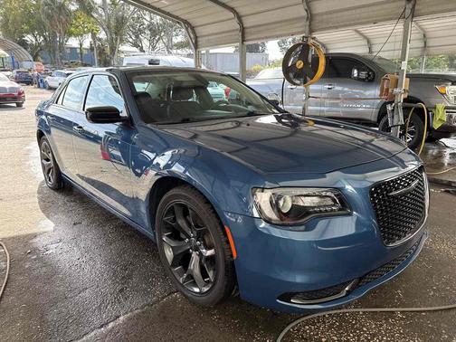 2021 Chrysler 300 Touring