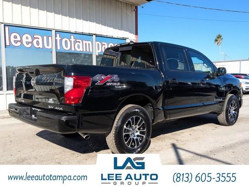 2023 Nissan Titan SV