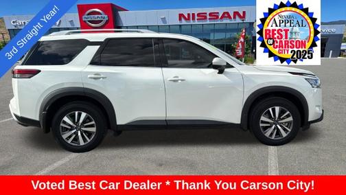 White 2024 Nissan Pathfinder SL