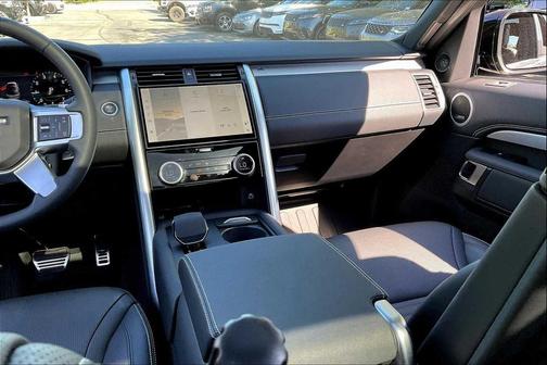 2025 Land Rover Discovery P360 Dynamic SE