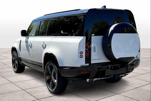 2025 Land Rover Defender 130 P400 X-Dynamic SE