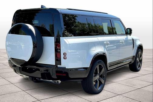 2025 Land Rover Defender 130 P400 X-Dynamic SE