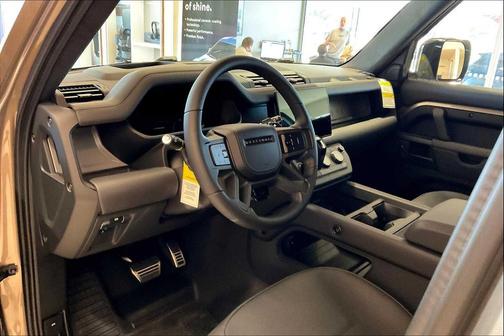 2025 Land Rover Defender P635 OCTA
