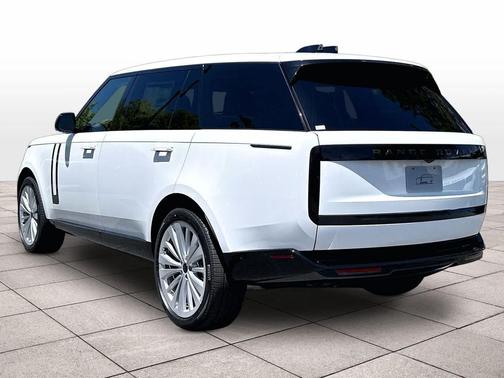 Fuji White 2026 Land Rover Range Rover P400 SE 7 Seat