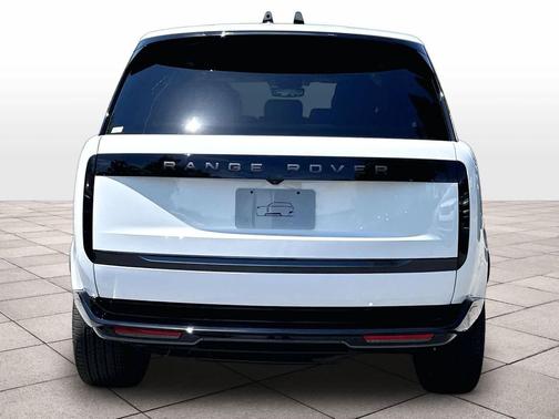 Fuji White 2026 Land Rover Range Rover P400 SE 7 Seat