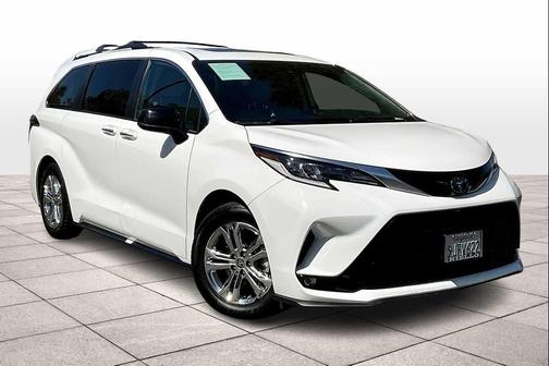 2022 Toyota Sienna XSE 7 Passenger