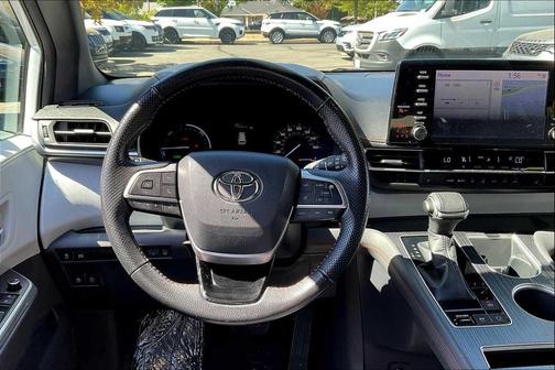 2022 Toyota Sienna XSE 7 Passenger