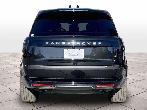 2026 Land Rover Range Rover P550e SE