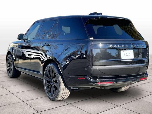 2026 Land Rover Range Rover P550e SE