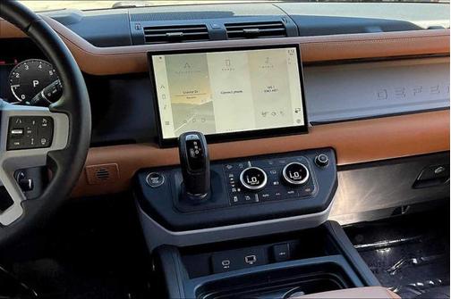 2024 Land Rover Defender 130 P400 X-Dynamic SE