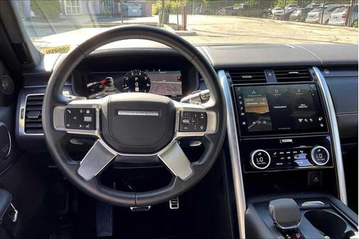 2024 Land Rover Discovery P360 Metropolitan Edition