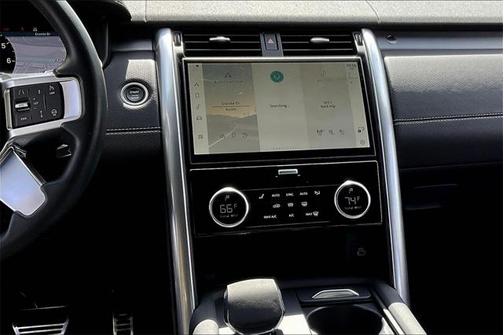 2024 Land Rover Discovery P300 Dynamic SE