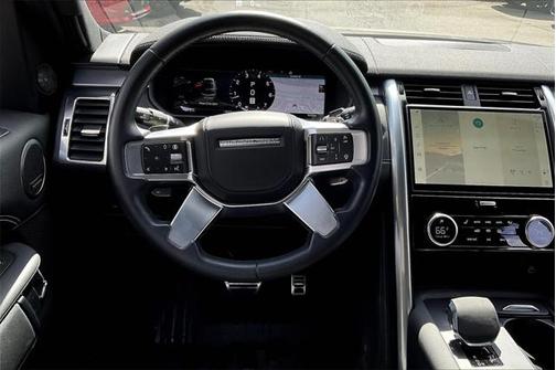 2024 Land Rover Discovery P300 Dynamic SE