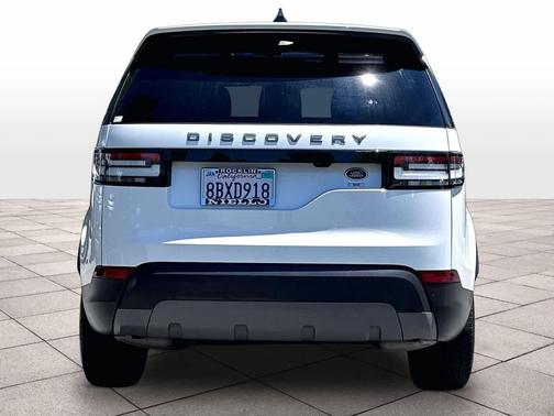 Fuji White 2017 Land Rover Discovery SE