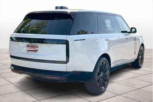 2025 Land Rover Range Rover P530 SE 7 Seat