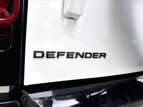 Fuji White 2024 Land Rover Defender X-Dynamic SE