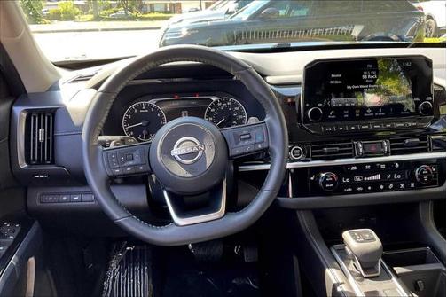 2024 Nissan Pathfinder SL 4WD