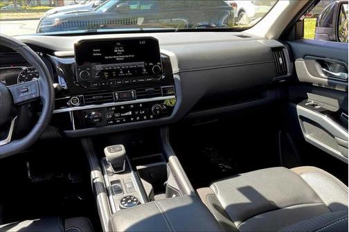 2024 Nissan Pathfinder SL 4WD