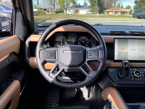 2025 Land Rover Defender 130 P400 X-Dynamic SE