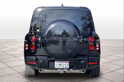 2025 Land Rover Defender 130 P400 X-Dynamic SE