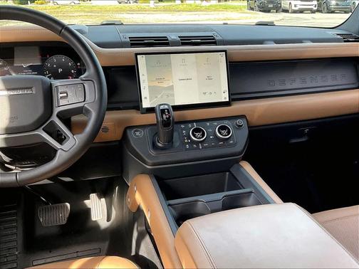 2025 Land Rover Defender 130 P400 X-Dynamic SE