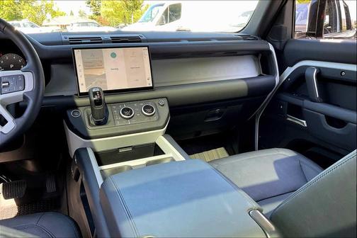 2025 Land Rover Defender 110 P300