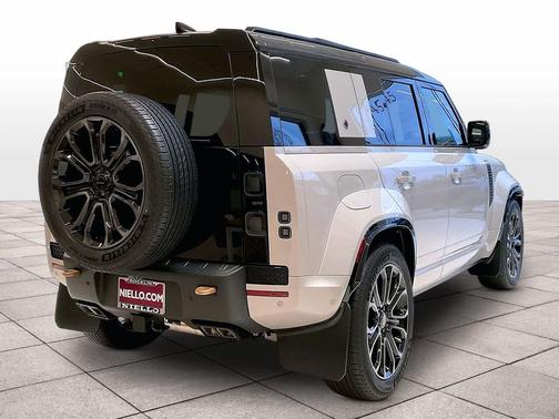 2026 Land Rover Defender P635 OCTA