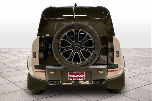 2026 Land Rover Defender P635 OCTA